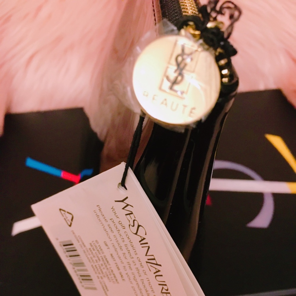 🌴SUMMER SALE🌴💯✔️Authentic YSL makeup bag and etc goodies!! - Picture 2 of 8